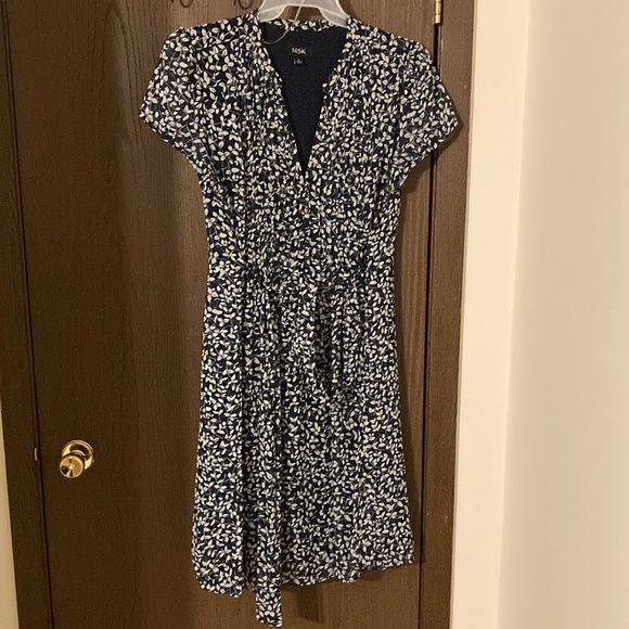 MSK Dresses & Skirts - MSK short sleeved navy floral dress